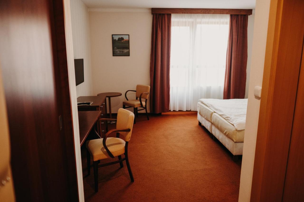 Golf Hotel Austerlitz 外观 照片